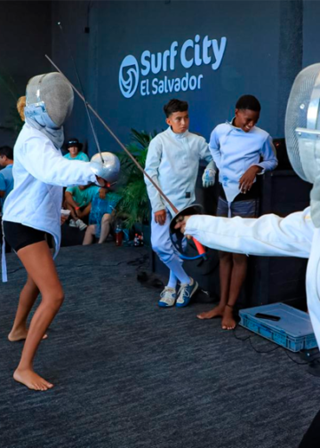 Desarrollan actividades recreativas con participantes del Surf City El Salvador ISA World Junior Surfing Championship 2026