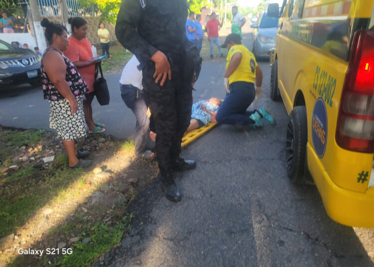 Mujer de la tercera edad es atropellada en carretera Litoral