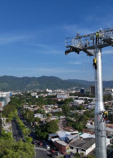 Instalan ocho torres del Aerocable de Mejicanos como parte del avance del proyecto