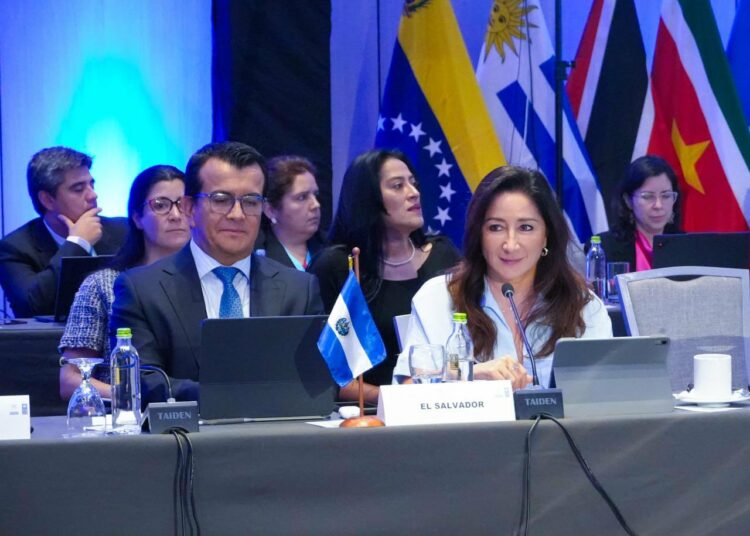 Ministros salvadoreños participan en importante foro regional del PNUD