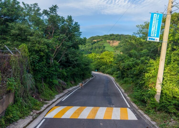 DOM inaugura nueva vía de 8 kilómetros en Apastepeque
