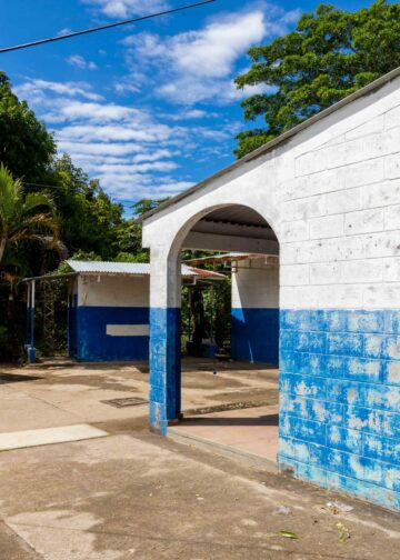Gobierno trabaja en la reconstrucción del Centro Escolar Caserío Las Nubes