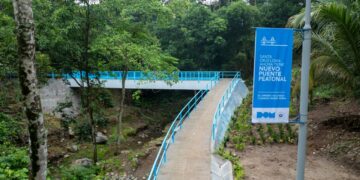 Un nuevo puente peatonal pone fin a riesgo de cruzar el río Apanta en Santiago Nonualco