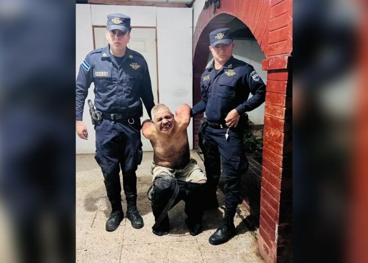Sujeto asesinó a su sobrino y atacó con arma blanca otros cinco familiares en Ciudad Barrios