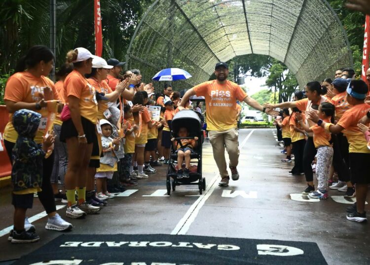 “Pios Family Run” reúne a cientos de familias en Santa Tecla