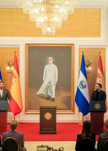 Gobierno de El Salvador firma acuerdo con Grupo COX para una inversión inicial de $2,900 millones 