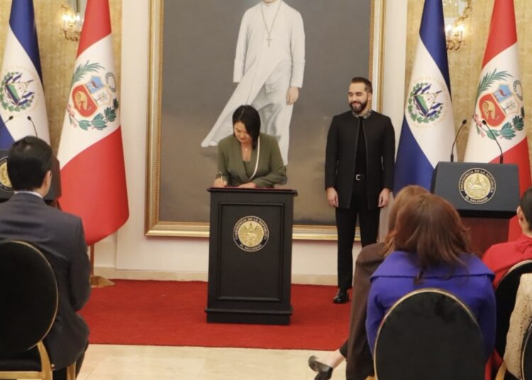 El Salvador y Perú firman acuerdos bilaterales de interés mutuo