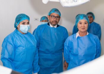 Keiko Fujimori conoce las modernas instalaciones del Hospital Rosales