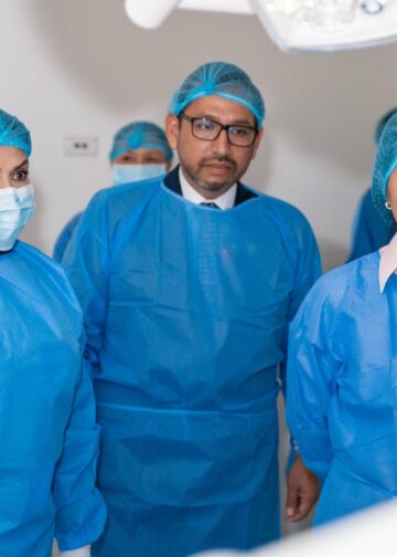 Keiko Fujimori conoce las modernas instalaciones del Hospital Rosales