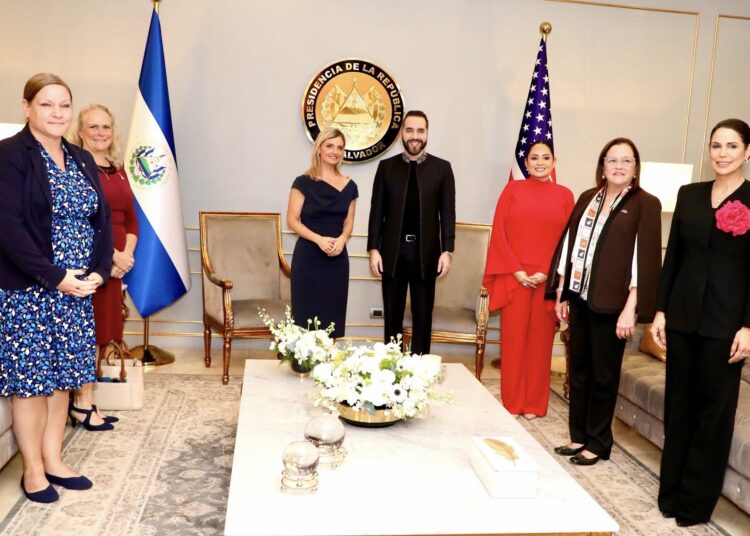 Presidente Bukele sostiene reunión con subsecretaria de Estado de EEUU Sarah Rogers