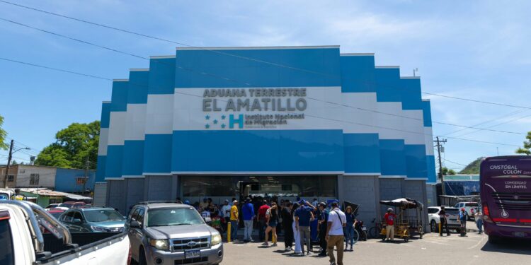 El Salvador garantiza seguridad a turistas hondureños durante la Semana Morazánica