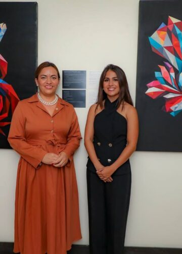 Exhiben muestra pictórica de la artista salvadoreña Annette Handal