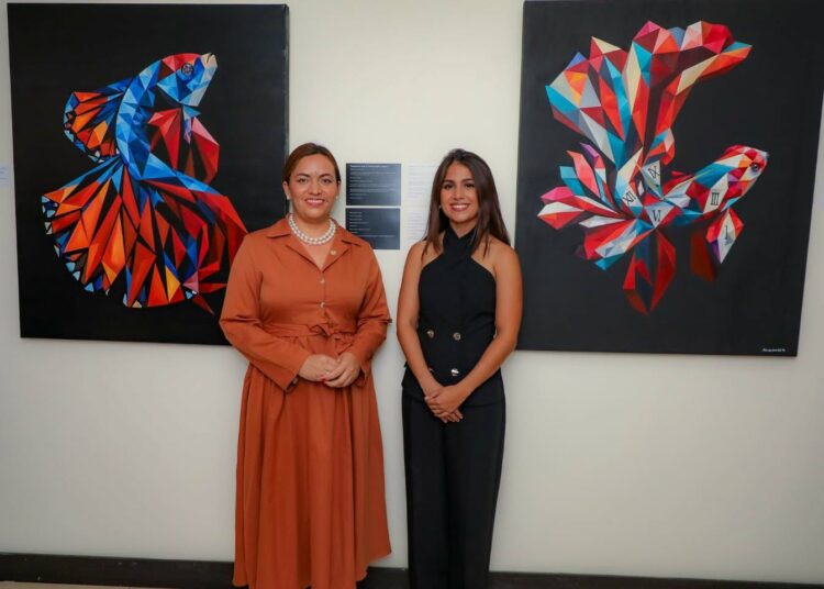 Exhiben muestra pictórica de la artista salvadoreña Annette Handal