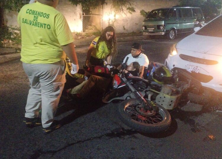 Dos lesionados en accidente vial sobre calle a Mariona