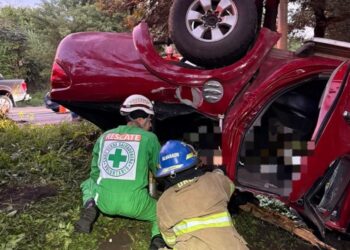 Vuelco de pick up deja una persona fallecida y dos lesionadas en Santo Tomás
