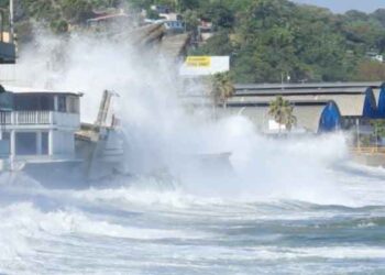 Medio Ambiente advierte sobre posible impacto de tsunami en la costa salvadoreña