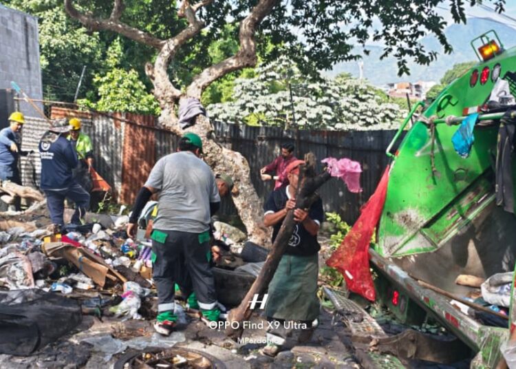 Eliminan botadero de basura en zona de San Salvador