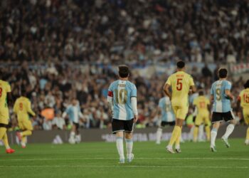 Messi cierra una era: gol, dos asistencias y una ovación eterna en su adiós con Argentina