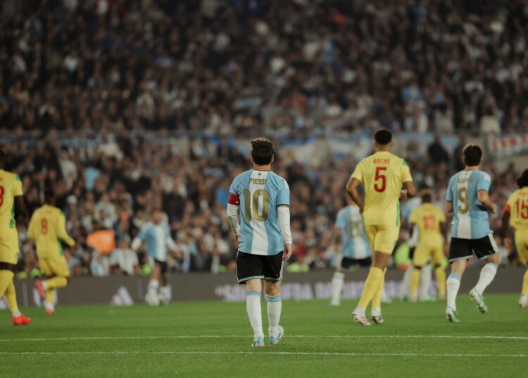 Messi cierra una era: gol, dos asistencias y una ovación eterna en su adiós con Argentina