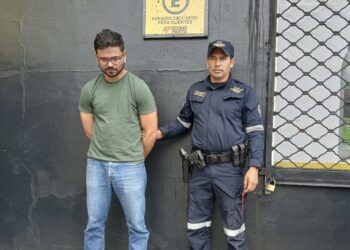 Conductor ebrio provoca muerte de peatón tras atropellarla en Santa Tecla