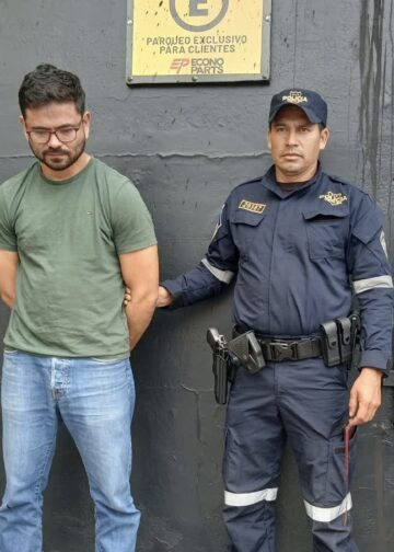 Conductor ebrio provoca muerte de peatón tras atropellarla en Santa Tecla