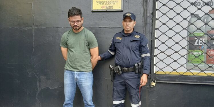 Conductor ebrio provoca muerte de peatón tras atropellarla en Santa Tecla