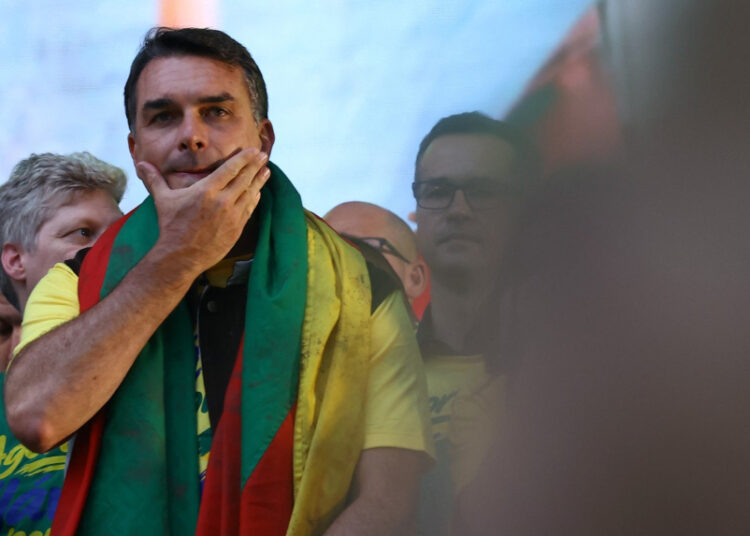 Tras perder ante Lula, Flávio Bolsonaro habría abandonado Brasil rumbo a Estados Unidos