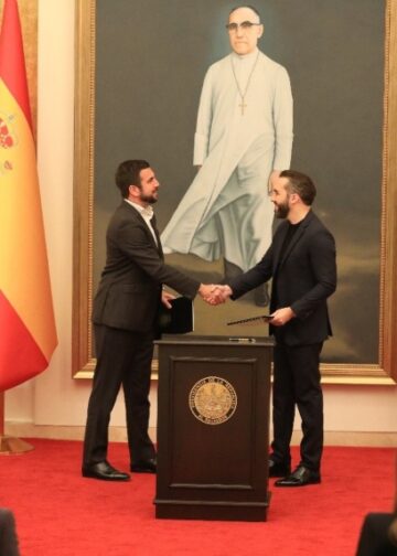 Presidente Bukele firma acuerdo con Grupo Cox para impulsar inversiones millonarias en energía y agua