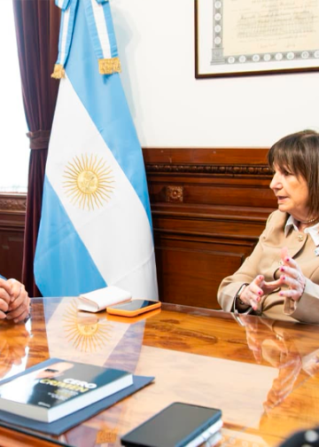 Félix Ulloa se reúne con Patricia Bullrich en Argentina para abordar la transformación de El Salvador