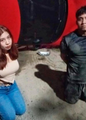 Persecución policial termina con dos capturados y una camioneta volcada