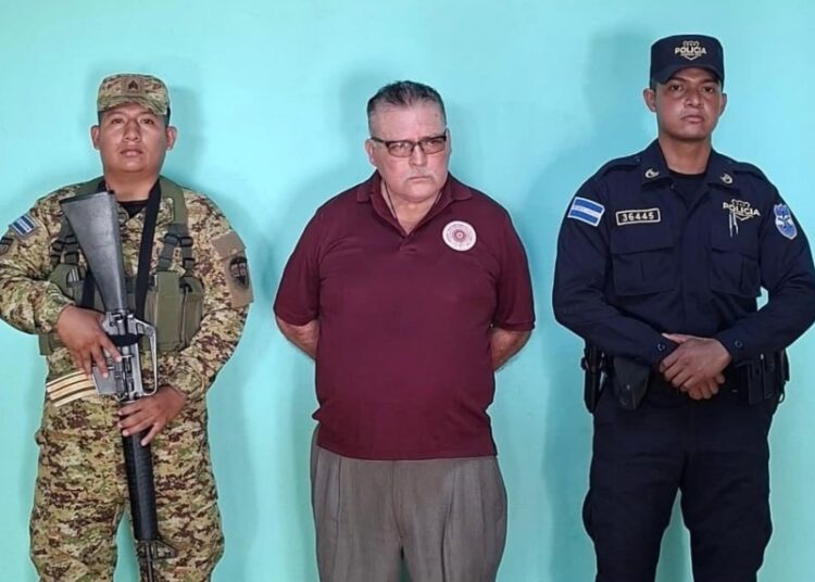 Hombre es detenido tras ser captado amenazando con un corvo en Sensuntepeque