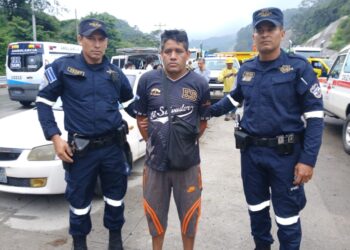 Policía detiene a conductor señalado de provocar accidente en Los Chorros