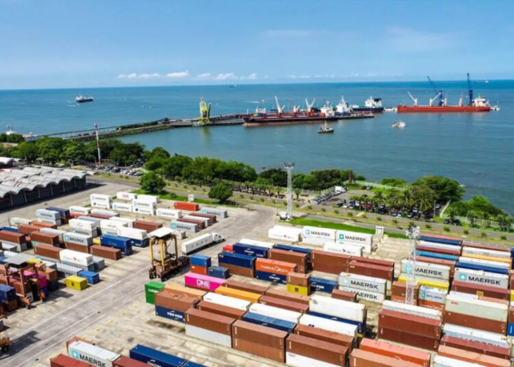 Puerto de Acajutla duplica el movimiento de contenedores en 2026