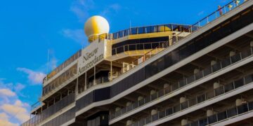 El puerto de Acajutla recibe al crucero Nieuw Amsterdam con casi 2,000 visitantes