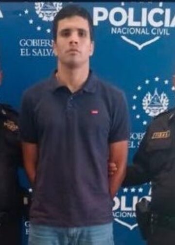 Detienen a joven con varias porciones de marihuana, dinero y celulares en San Salvador