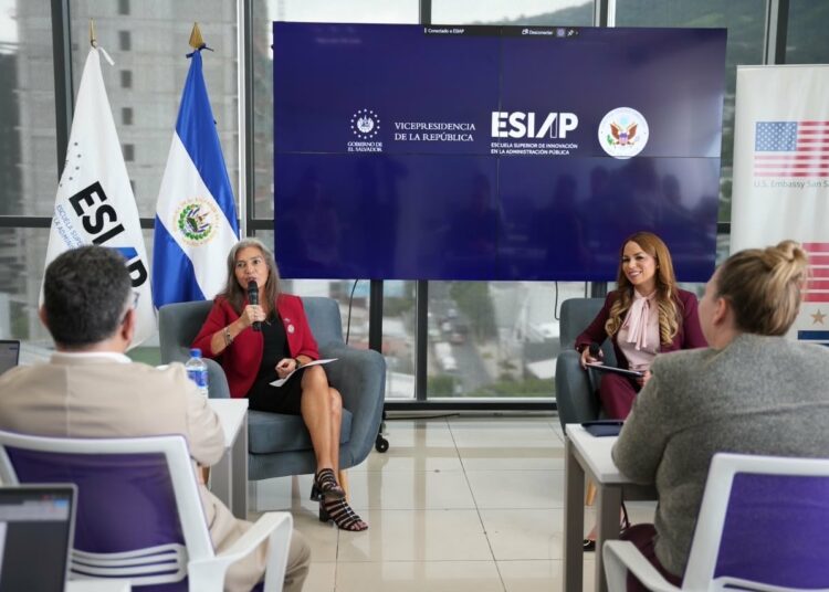Expertos en astrofísica de la NASA comparten experiencias en la ESIAP