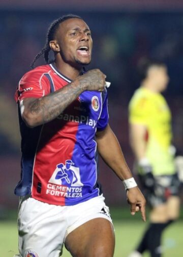 Édgar Medrano enciende la fiesta en Santa Ana: FAS remonta y derrota a Alianza