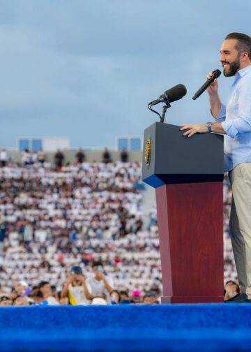 Presidente Nayib Bukele reacciona al 90 % de aprobación registrado por MITOFSKY