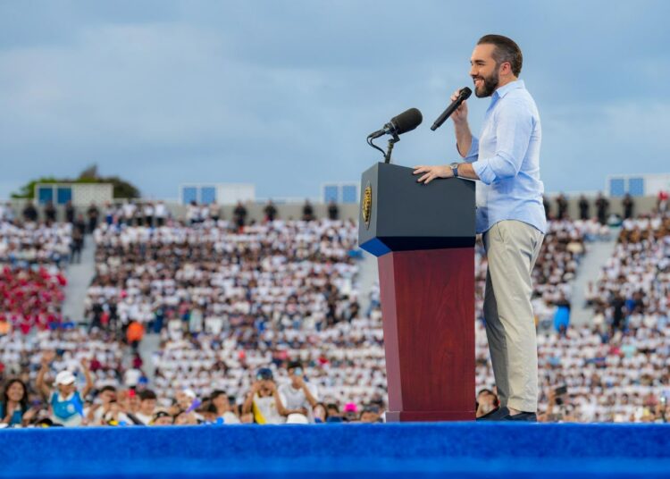 Presidente Nayib Bukele reacciona al 90 % de aprobación registrado por MITOFSKY
