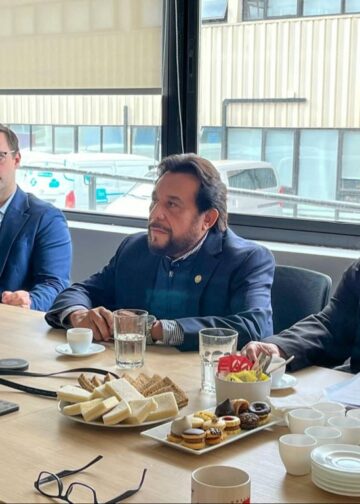 El Salvador y Uruguay exploran cooperación en inteligencia artificial y transformación digital