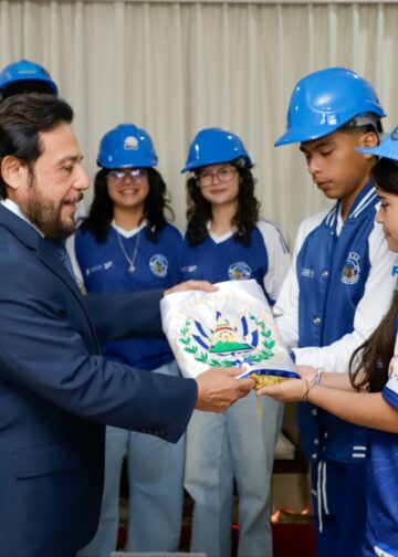 Juventud, ciencia e innovación: Team El Salvador rumbo a Corea del Sur