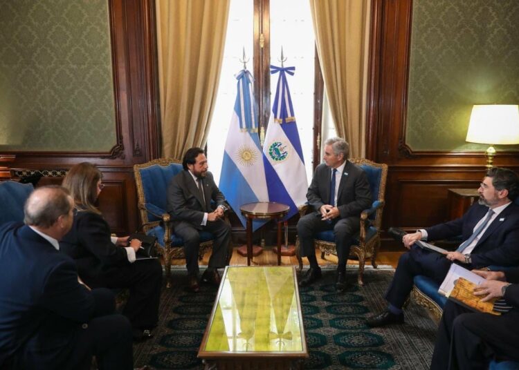 El Salvador y Argentina estrechan vínculos diplomáticos y económicos