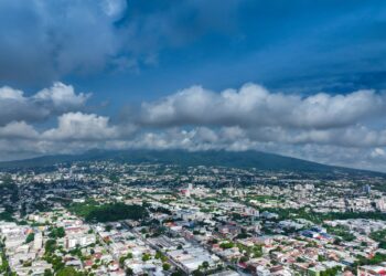 Cielo mayormente nublado, con lluvias y tormentas para este miércoles