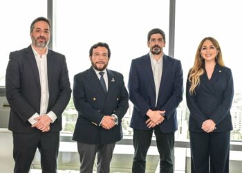 Seguridad y crecimiento económico centran diálogo entre Ulloa y referentes políticos uruguayos