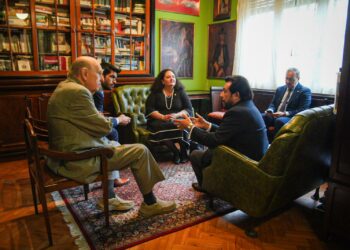 El Salvador comparte su experiencia en seguridad y desarrollo con representantes políticos de Uruguay