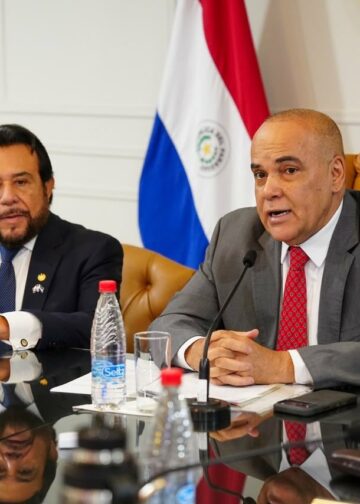 Vicepresidente Félix Ulloa fortalece el diálogo con la Cámara de Senadores de Paraguay