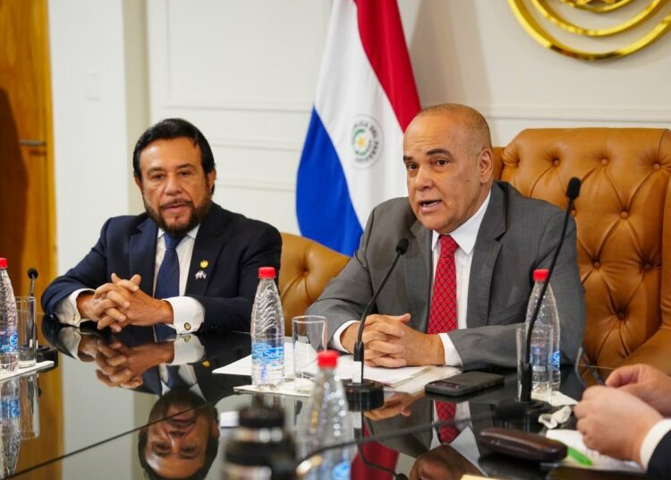 Vicepresidente Félix Ulloa fortalece el diálogo con la Cámara de Senadores de Paraguay