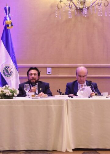 Vicepresidente Félix Ulloa presenta en Argentina su ensayo sobre la transformación política de El Salvador