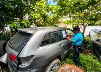 Alcaldía realiza operativos de verificación en talleres y notificación de vehículos abandonados