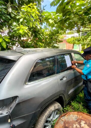 Alcaldía realiza operativos de verificación en talleres y notificación de vehículos abandonados